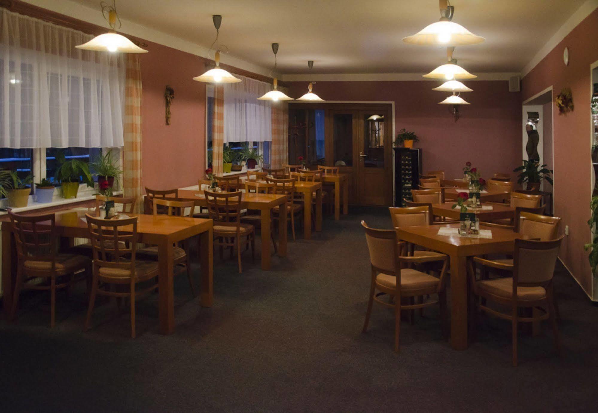 Hotel Zatisi Františkovy Lázně מראה חיצוני תמונה