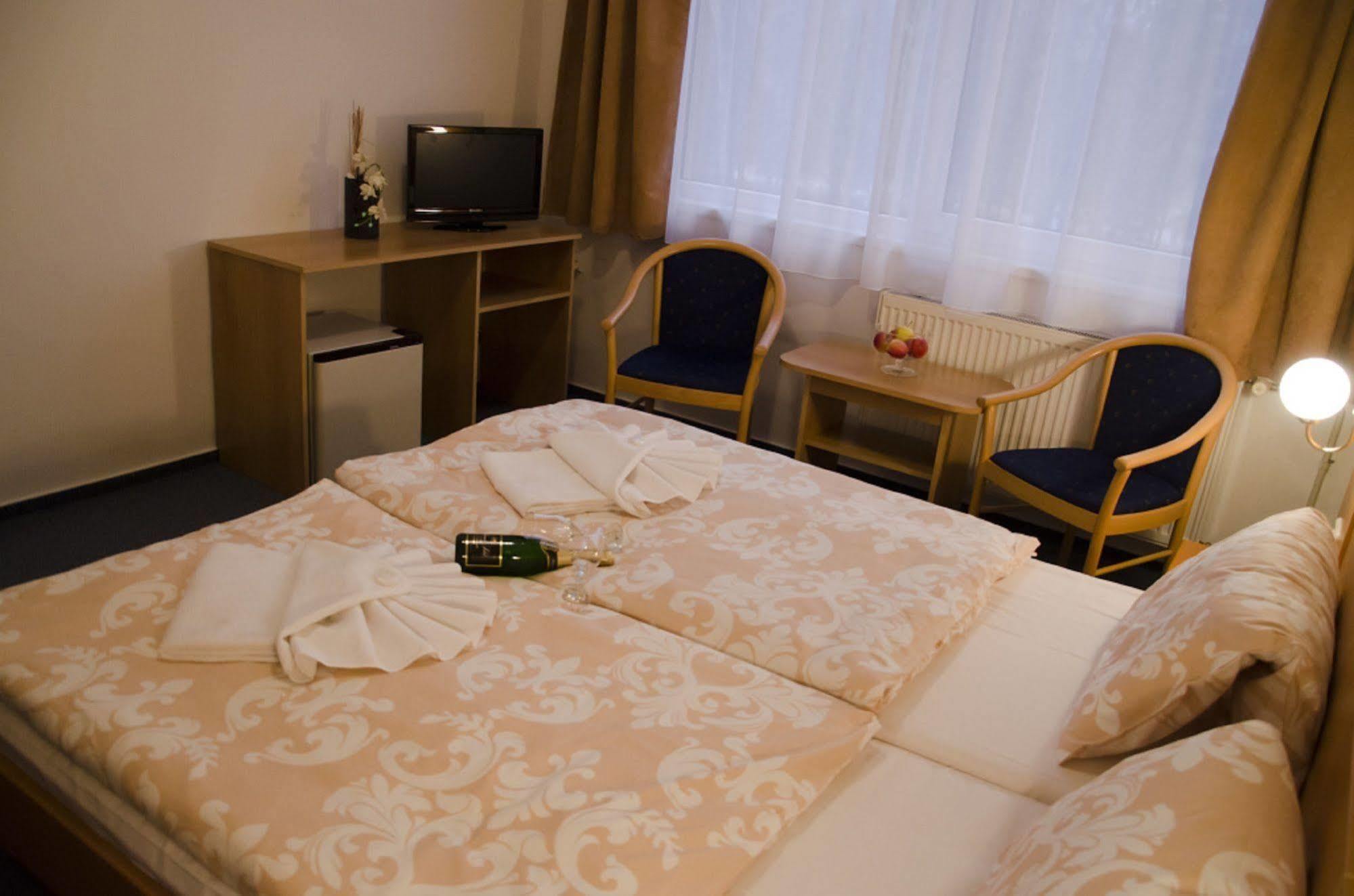 Hotel Zatisi Františkovy Lázně מראה חיצוני תמונה