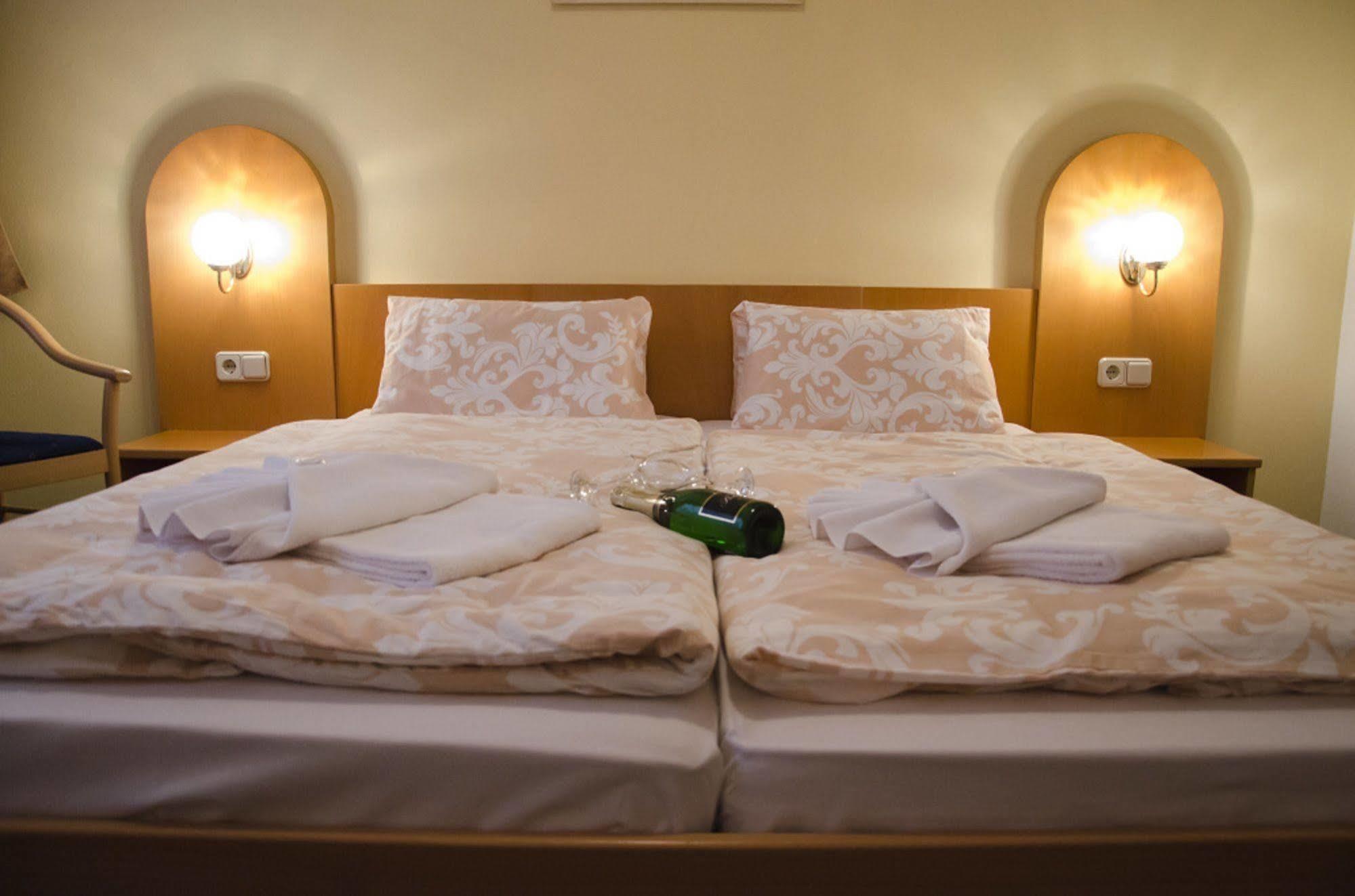 Hotel Zatisi Františkovy Lázně מראה חיצוני תמונה