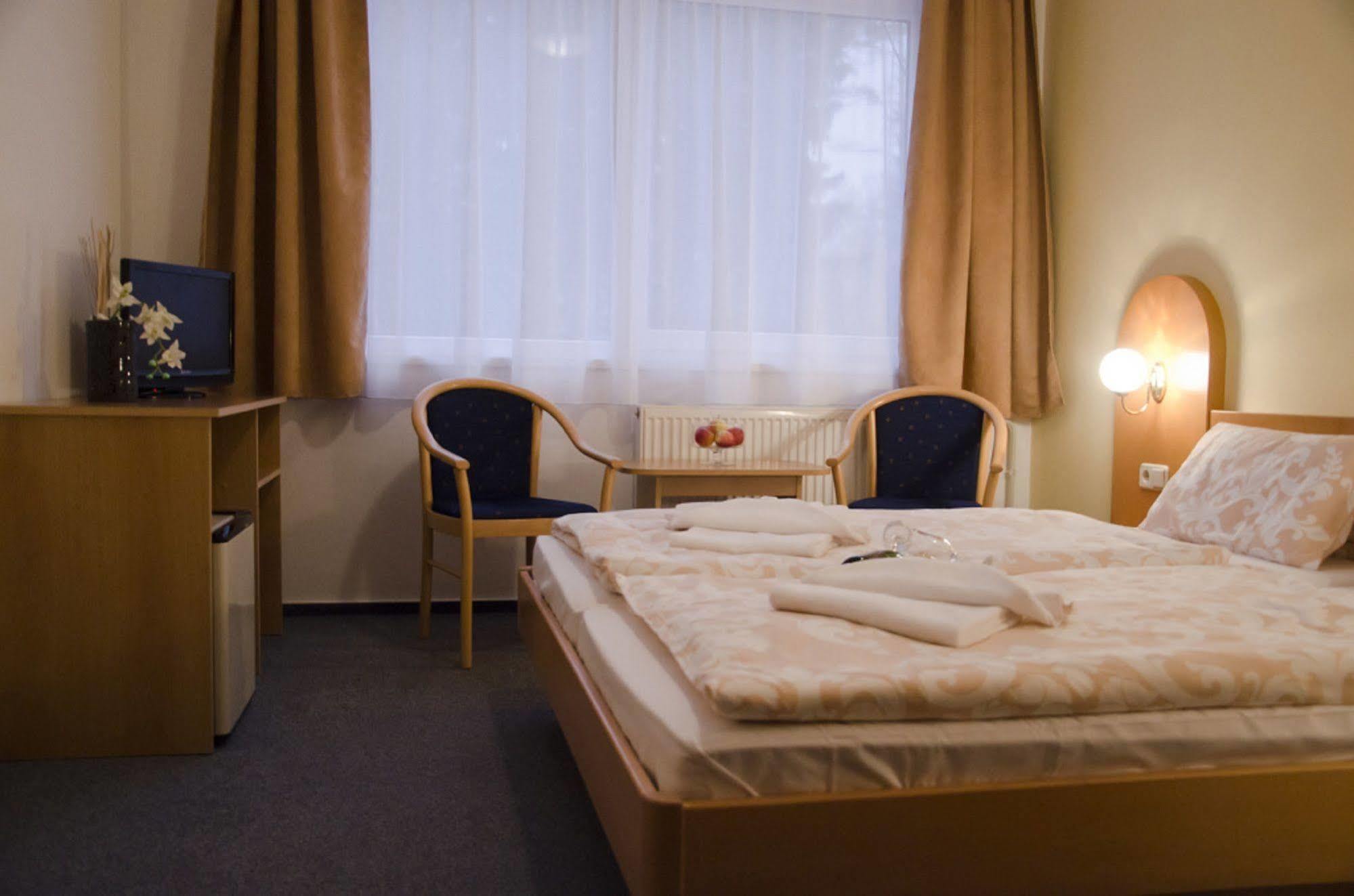 Hotel Zatisi Františkovy Lázně מראה חיצוני תמונה