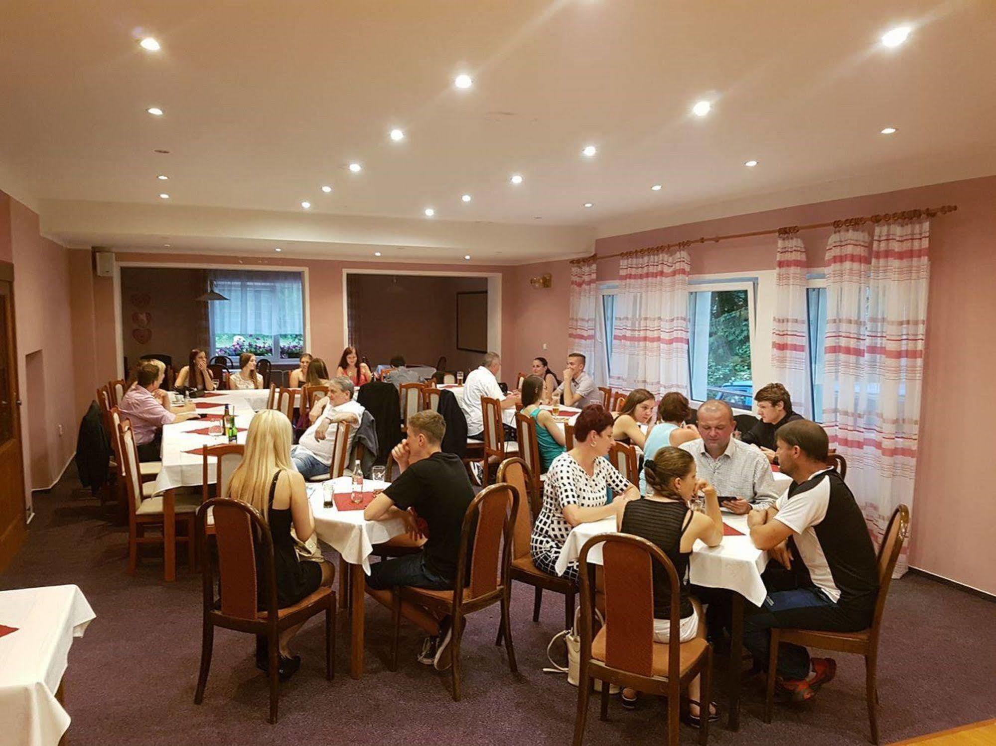 Hotel Zatisi Františkovy Lázně מראה חיצוני תמונה